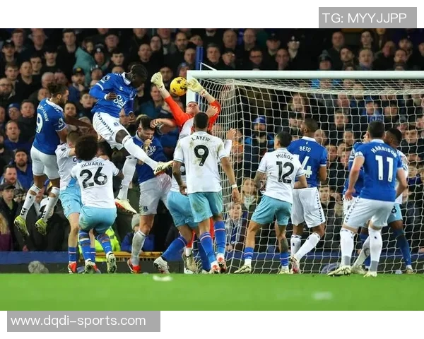 西甲焦点战曼城大胜阿森纳红牌事件引发全场热议