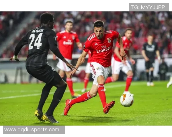 意甲焦点战：里昂与曼联激战成平局战术解析引发热议